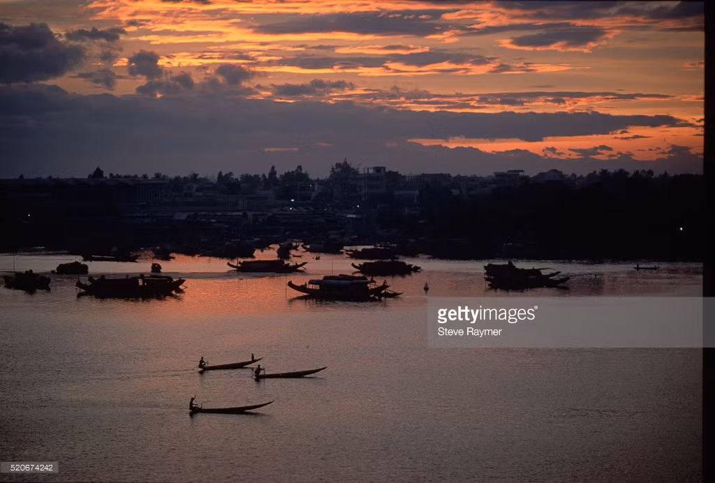Hoàng hôn trên sông Hương.