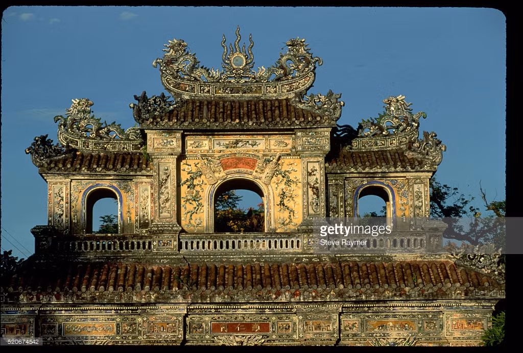 Cận cảnh một cánh cổng ở Hoàng thành.