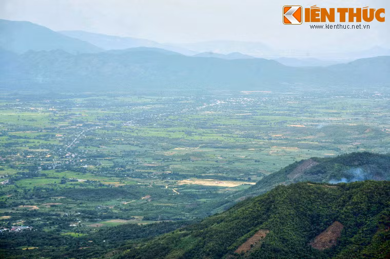 Lộ này phác thảo một hướng đường bộ qua đèo Bellevue, tức đèo Ngoạn Mục ngày nay và một hướng đường sắt răng cưa được xây dựng đến năm 1917. Đèo Ngoạn Mục được coi là con đường được hình thành trong vất vả, giữa lam sơn chướng khí và sự rình rập của thú dữ cùng những toán lục lâm thảo khấu.