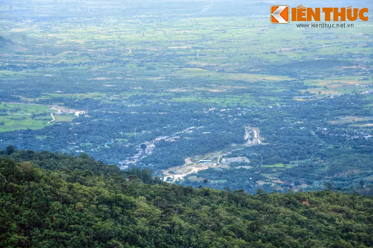 Gần một thế kỷ trôi qua, con đường đèo này được mở rộng qua 2 lần sửa chữa lớn của Pháp và Nhật và quá trình tu sửa liên tục của nhà nước Việt Nam trong những năm qua. Ngày nay, đèo Ngoạn Mục là tuyến giao thông huyết mạch, cửa ngõ giữa các tỉnh Tây Nguyên và Duyên hải Miền Trung.