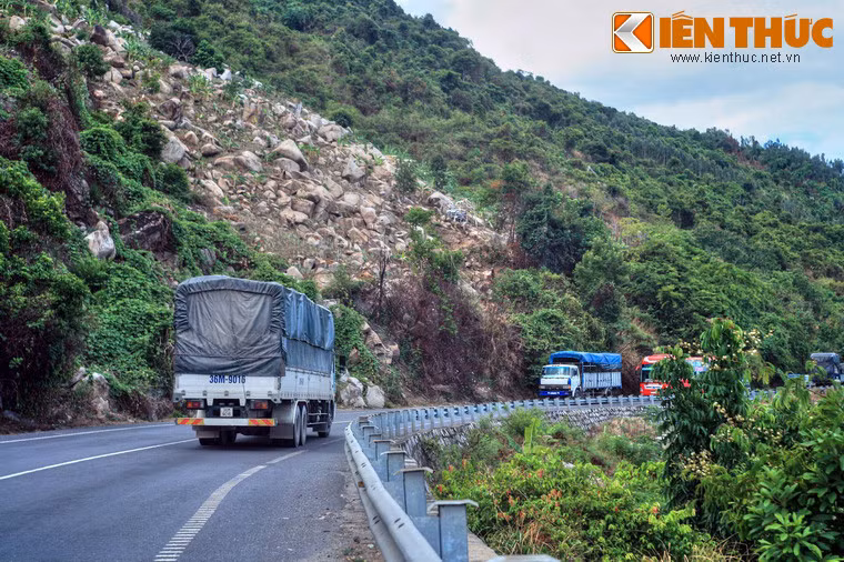 Trong nhiều thế kỷ, đèo Cả đã đảm nhiệm vai trò của một tuyến đường giao thông huyết mạch của khu vực phía Nam.