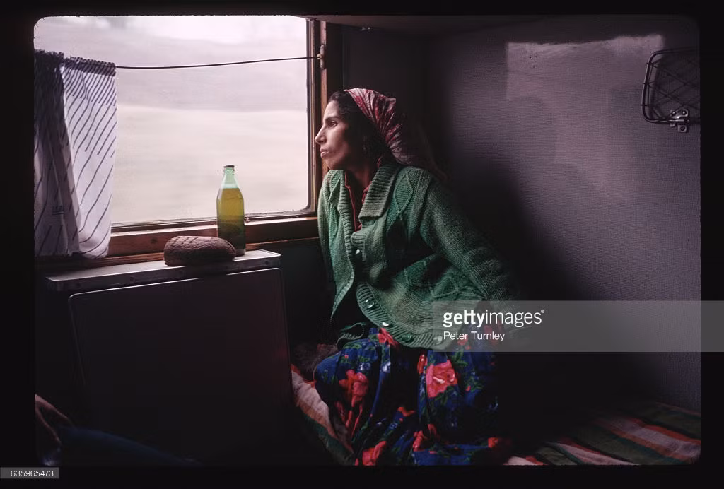 Một người phụ nữ trên chuyến tàu Tallinn - Vilnius.