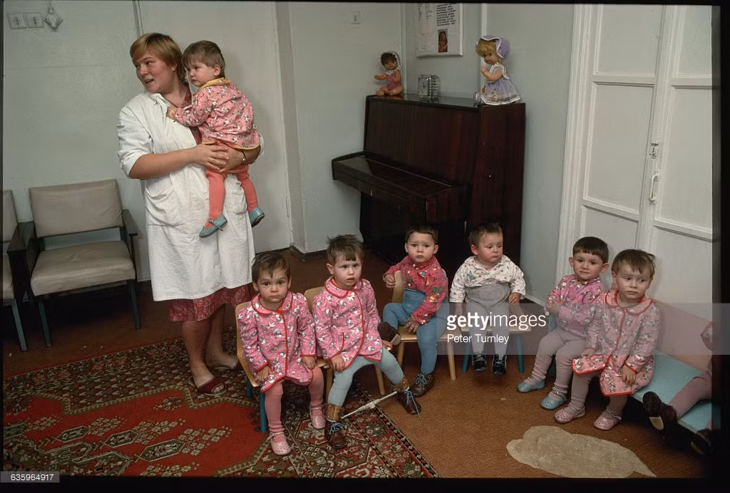 Trẻ em tại trại trẻ mồ côi ở Tula năm 1990.