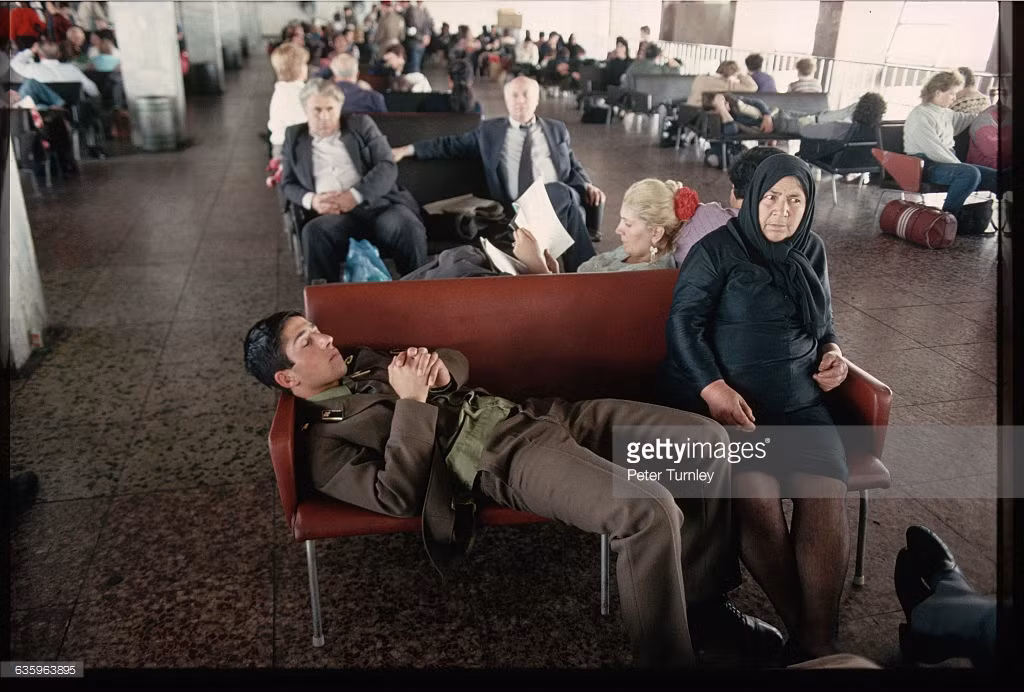 Khung cảnh tại phòng chờ ở sân bay Vnukovo, Moscow năm 1986.