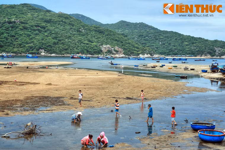 Đây là nơi lý tưởng để cảm nhận trọn vẹn cuộc sống thanh bình của người dân miền biển.