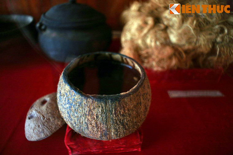 Dầu rái và xơ đay, dùng để xử lý thuyền khi bị lậu nước.