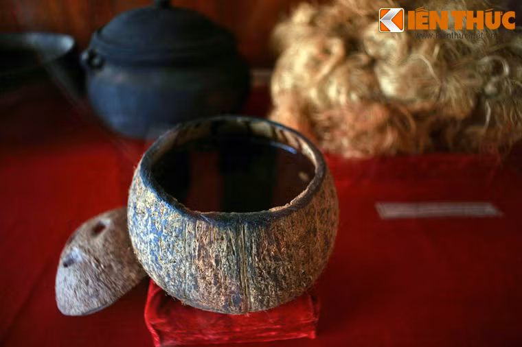 Dầu rái và xơ đay, dùng để xử lý thuyền khi bị lậu nước.