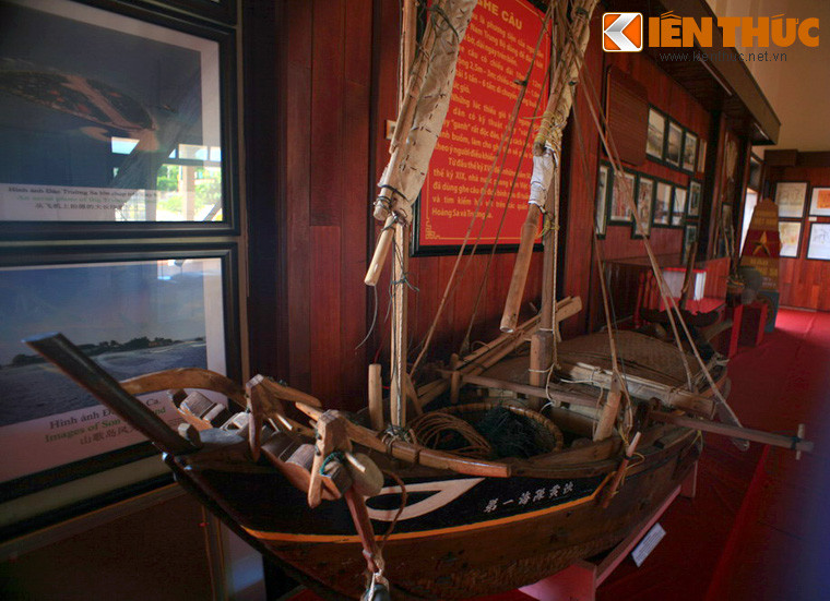 Mô hình ghe câu ngày xưa các chiến binh kiên trung đã từng vượt sóng.