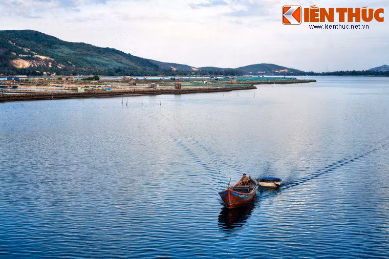 Không chỉ là một thắng cảnh đẹp, vịnh Xuân Đài còn là nơi lưu dấu nhiều sự kiện lịch sử của đất nước.