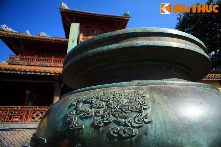 Trải qua gần 2 thế kỷ biến động, Cửu Đỉnh vẫn không thay đổi vị trí, còn nguyên vẹn cho tới ngày nay.