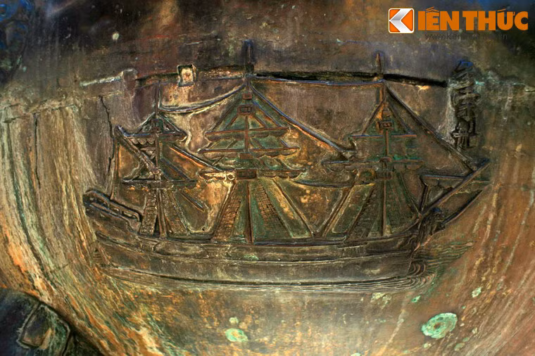 Tổng khối lượng đồng để đúc chín chiếc đỉnh là trên 22.000 kg.