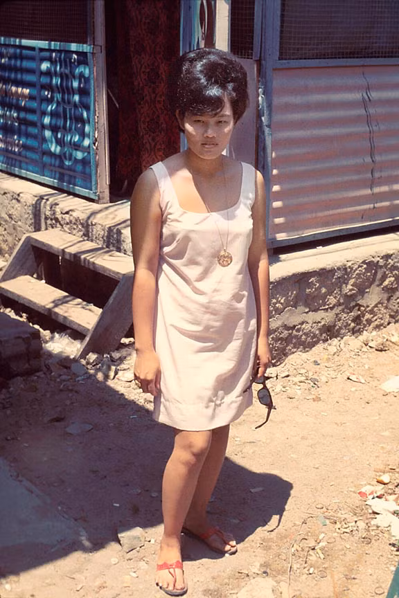 Rất nhiều binh sĩ Mỹ đóng tại các thành phố ở miền Nam Việt Nam sử dụng tiền lương của mình để nuôi tình nhân người Việt.