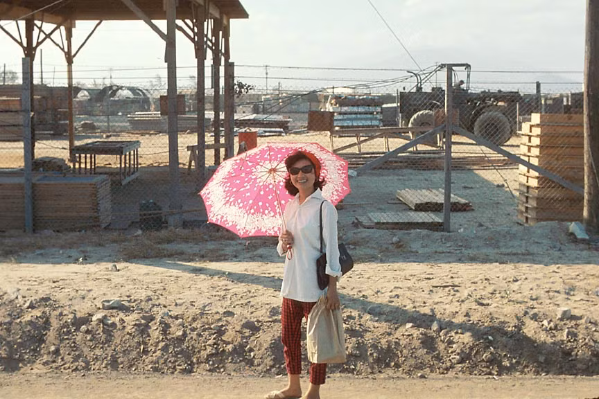 Người đẹp Việt trong khu căn cứ Mỹ.