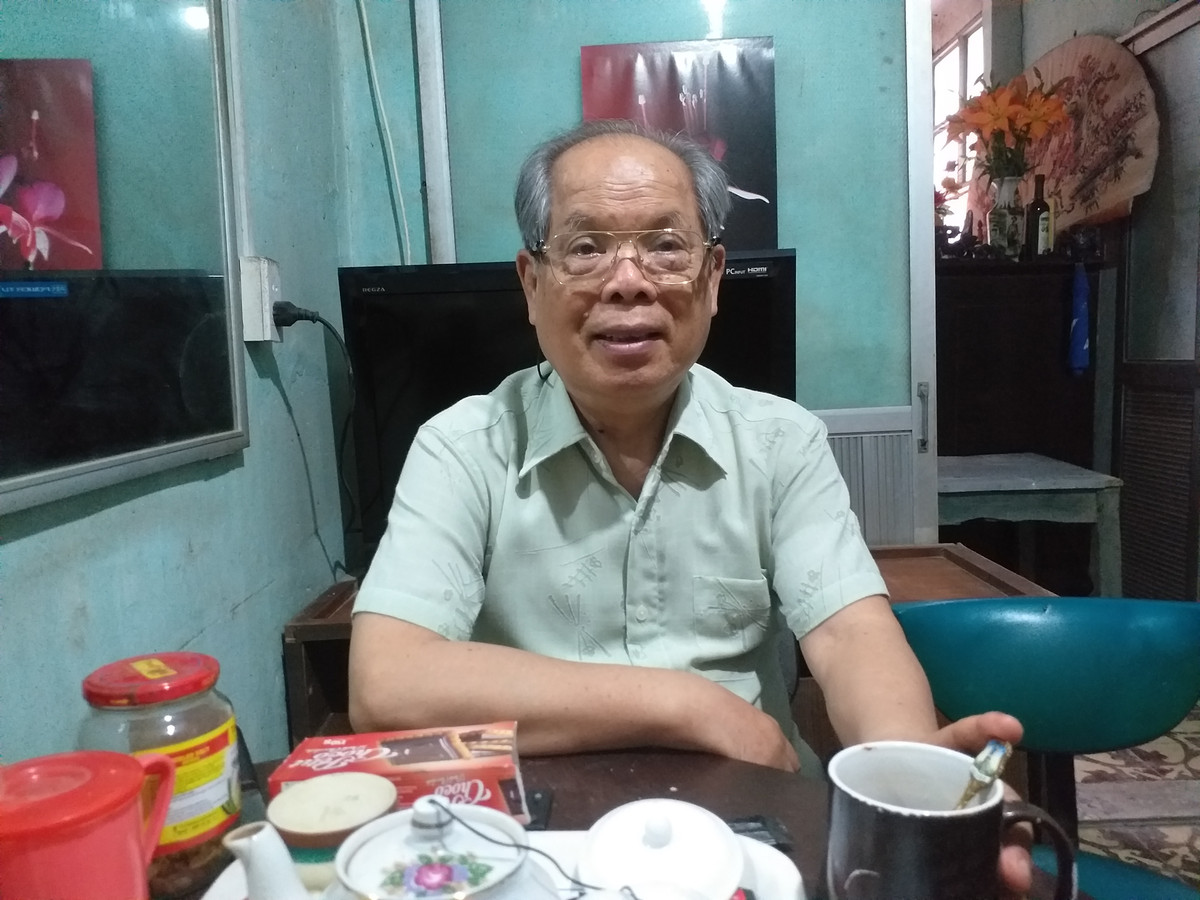 Nói về vấn đề này, PGS Bùi Hiền cho rằng: "Các thầy cô là những đại diện cho giáo dục. Việc phạt học sinh quỳ là xúc phạm đến tự trọng của các em. Khi bị xúc phạm, theo bản năng các em sẽ kháng cự. Khi các em đã trở nên kháng cự, thì đó là thất bại của giáo dục".