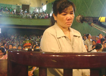 Sau khi vụ việc bị phát giác, bảo mẫu này đã phải lĩnh án 18 tháng tù.