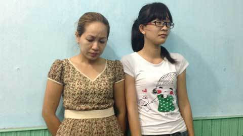 Từ ngày 6 đến 12/12/2013, khi cho bé L.T.K. ăn có hai lần trong hai ngày Lý lấy tay dúi đầu bé xuống đất, dùng tay đánh lên lưng nhiều cái và đè đầu bé K., bẻ sang một bên đánh. Khi cho bé B.N.C. ăn, do C. biếng ăn nên Lý bế bé lên dúi đầu vào thùng phuy đựng khoảng 50 lít nước.