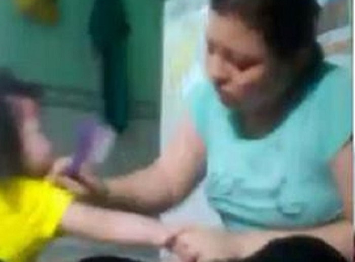 Thiếu tướng Bùi Bé Tư, Giám đốc Công an tỉnh An Giang cho biết đã chỉ đạo công an địa phương vào cuộc, mời bảo mẫu Trần Thị B.T, người xuất hiện trong các clip có hành động đánh trẻ, lên làm việc. Bước đầu, bảo mẫu B.T thừa nhận có hành vi đánh các bé vì không chịu ăn, trong khi chịu áp lực tăng cân cho các bé từ phụ huynh.