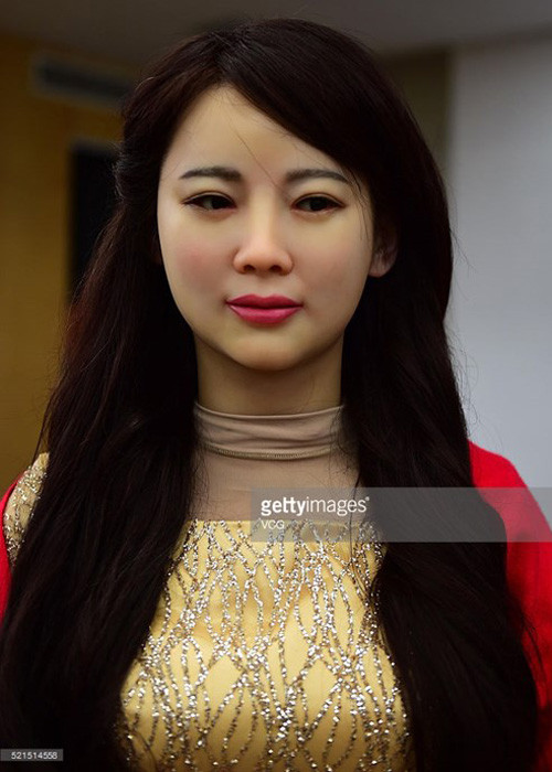 Chen Xiaoping và các bạn đã mất 3 năm để hoàn thành “Robot nữ thần”.