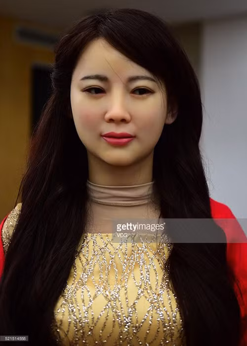 Chen Xiaoping và các bạn đã mất 3 năm để hoàn thành “Robot nữ thần”.