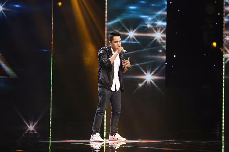 Thí sinh Phạm Chí Huy mang đến cuộc thi The X-Factor ca khúc “Stay with me” với phong thái trình diễn cực chất và giọng ca lạ. Tùng Dương cho rằng Chí Huy là một nhân tố bí ẩn. Còn diva Thanh Lam cho rằng thí sinh chưa làm chủ được cột hơi khi lên cao nhưng vẫn cho anh cơ hội đi tiếp. 