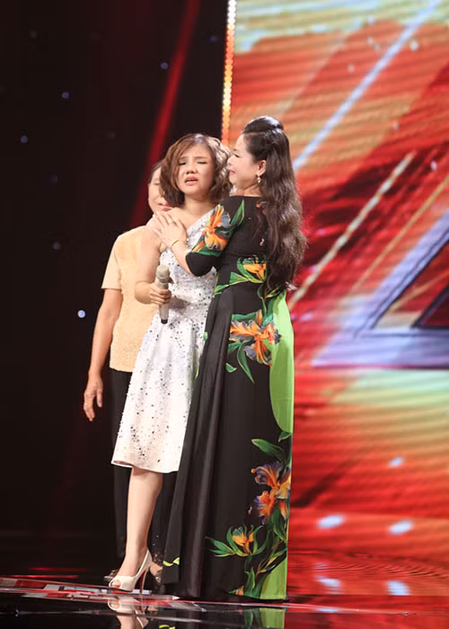 Cuộc gặp gỡ này đã tiếp thêm sức mạnh cho thí sinh tài không đợi tuổi này có thêm động lực cho niềm đam mê ca hát. Ngoài ra, trên sân khấu, Minh Thư và mẹ còn song ca một đoạn trong nhạc phẩm “Áo mới Cà Mau”. 