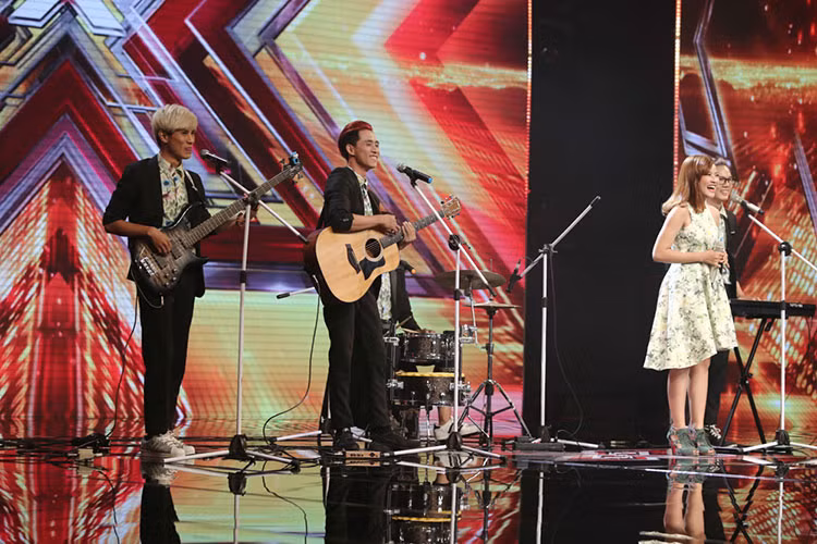 Ở hạng mục nhóm, nhóm Fire mang đến liên khúc “Grenade” – “Dance All Night”. Tiết mục đầy sôi động với các thành viên vừa hát vừa thể hiện nhạc cụ nhận được sự khen ngợi của giám khảo. Giám khảo Tùng Dương cho biết, nhóm tạo được hiệu ứng và có màu sắc riêng. 