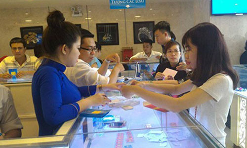 Boc me chieu moc tui khach mua ban vang