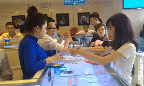 Boc me chieu moc tui khach mua ban vang