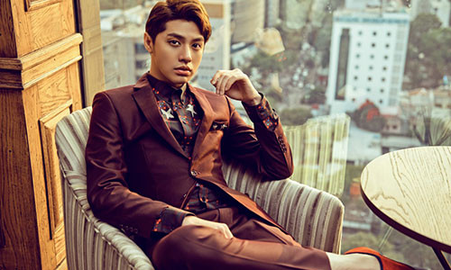 Noo Phuoc Thinh ngoi ghe nong The Voice Kids 2016