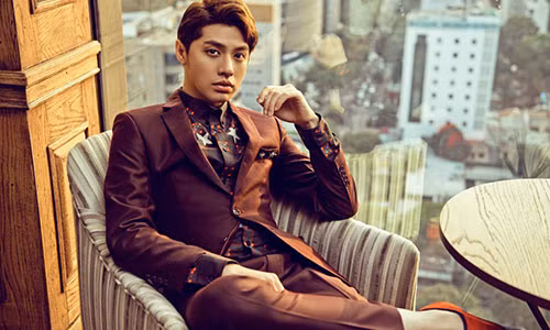 Noo Phuoc Thinh ngoi ghe nong The Voice Kids 2016