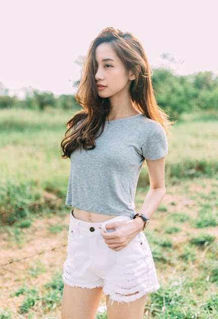 Tại Trung Quốc, thiên thần gốc Việt Jun Vũ được ca tụng là hot girl xinh đẹp nổi tiếng bậc nhất của Việt Nam và đặc biệt có ngoại hình, khuôn mặt rất giống ngôi sao Angela Baby.