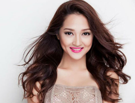 Cô nàng Bảo Anh được giới trẻ Việt yêu mến và hâm mộ bởi tài năng, nhan sắc và đời tư không có scandal. Thành công trong cuộc thi The Voice 2012. Bảo Anh đang là một trong những ca sỹ trẻ hot nhất hiện nay.