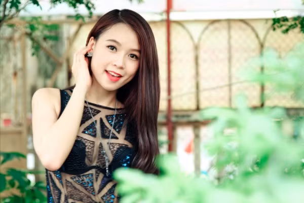 Hot girl Sam cũng là một trong những hot girl má lúm xinh đẹp.