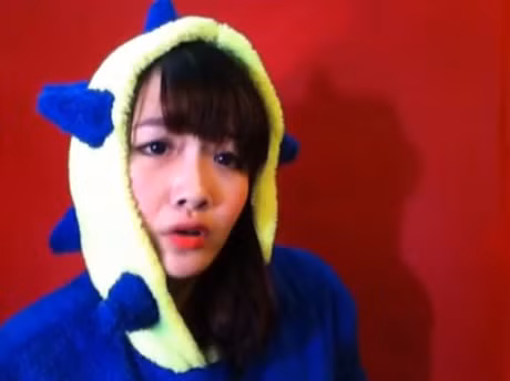 Fan thac mac khi hot girl Huong Hana bat ngo 