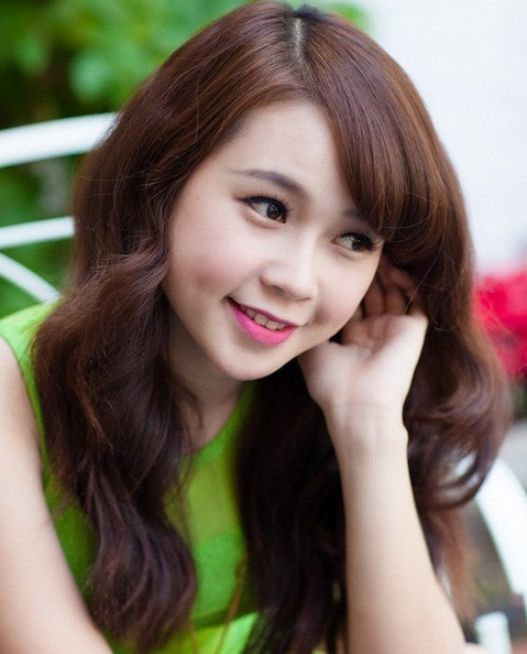 Tuy không còn hoạt động nhiều trong lĩnh vực giải trí, nhưng mỗi lần cô hot girl này xuất hiện, nụ cười tựa thiên thần của cô vẫn nổi "bần bật" trước đám đông.