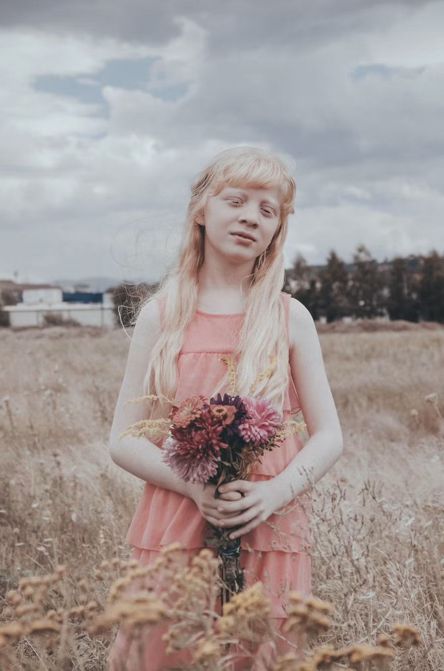 Đâu đó trong cuộc đời vẫn có những mảng tâm hồn như thế, chúng run rẩy, mong manh và yếu đuối trong chính suy nghĩ mặc cảm về bản thân. Chính điều đó tạo nên một tâm hồn đa chiều, để người nghệ sỹ có thể tự do khai thác.