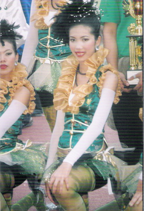 Trong mắt chồng, Shrill là một người xấu xí, tay dài như vượn rất quái dị. Uất ức vì bị chồng chê xấu, Shrill đã quyết tâm thực hiện một “công cuộc” làm đẹp, thay đổi bản thân.