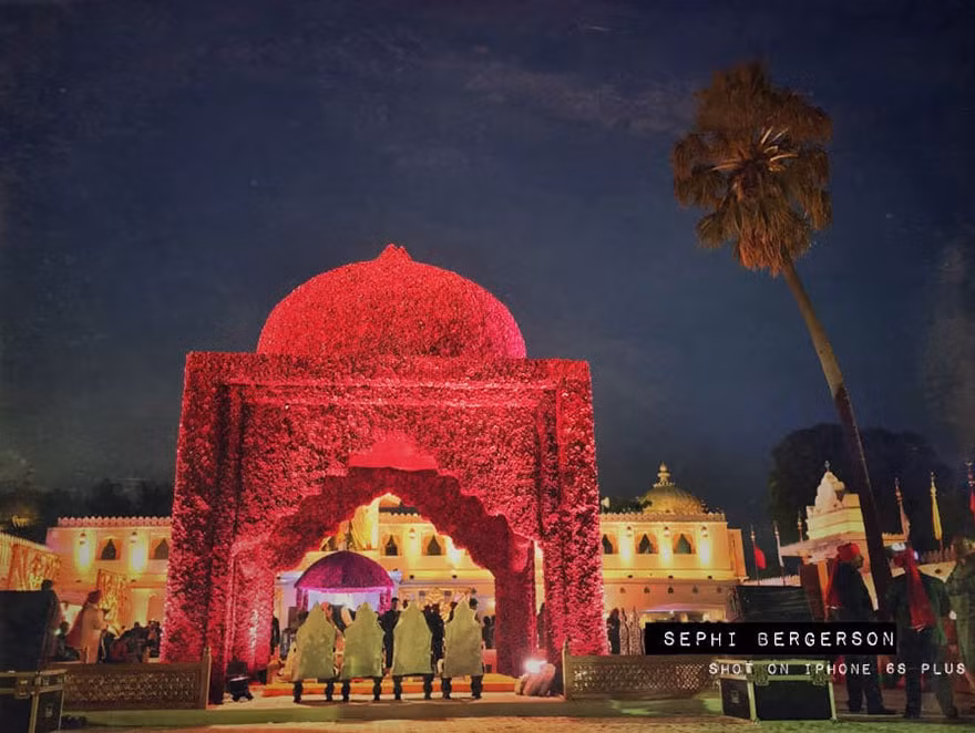 Nhiếp ảnh gia Sephi Bergerson đã chụp ảnh đám cưới ở Ấn Độ trong 7 năm qua. Tuy nhiên, thời gian gần đây Bergerson đã có bộ ảnh cưới để đời, ghi đậm dấu ấn sáng tạo của ông.