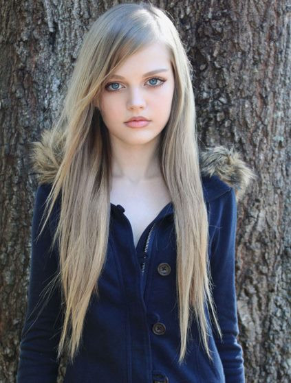 Trang cá nhân của Dakota Rose sở hữu hàng ngàn người like và theo dõi. Cô búp bê Barbie phiên bản đời thực cũng rất nổi tiếng trên Youtube bởi các clip dạy trang điểm được các bạn nữ yêu thích.