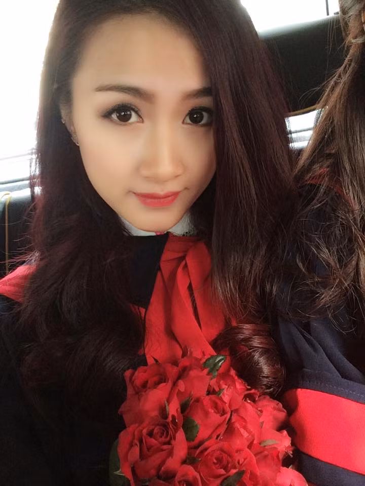 Phai long co gai lai xe dien xinh dep o Ban Lac-Hinh-3