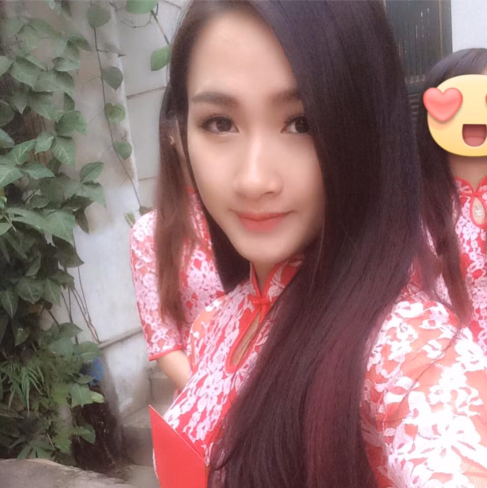 Phai long co gai lai xe dien xinh dep o Ban Lac-Hinh-2
