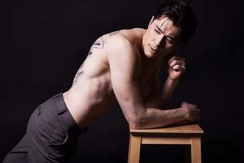 Tự vẫn theo người yêu – theo nhận xét của nhiều dân mạng thì đây là hành động tưởng chừng như chỉ có ở trong phim, nhưng Jack Luck, một chàng trai tuyệt vời, chung tình đã làm điều đó để và khiến người khác nghẹn lòng khi nghĩ đến tình yêu của anh dành cho bạn gái.