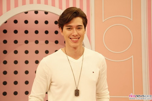 Theo tìm hiểu, bạn gái của Jack Luck qua đời cách đây chưa lâu do mắc bệnh nặng. Chàng MC quá nhớ thương người yêu của mình và bị ám ảnh bởi cái chết của cô nên trong suốt một thời gian dài, anh bị rơi vào trạng thái mất ngủ, căng thẳng, chán nản.