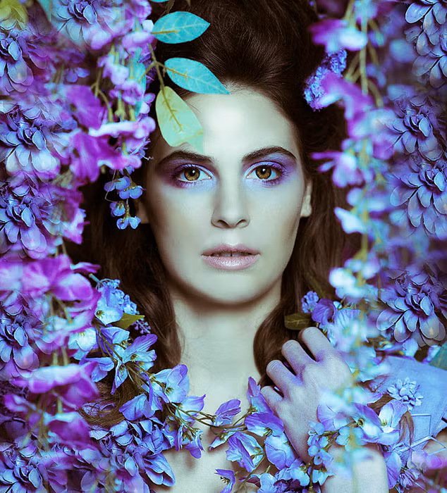 Các góc ảnh hàng tháng được sơn lại và liên tục được bổ sung vào để di chuyển và thay đổi với mỗi thế giới mới mà mỗi nhân vật mới mang lại.