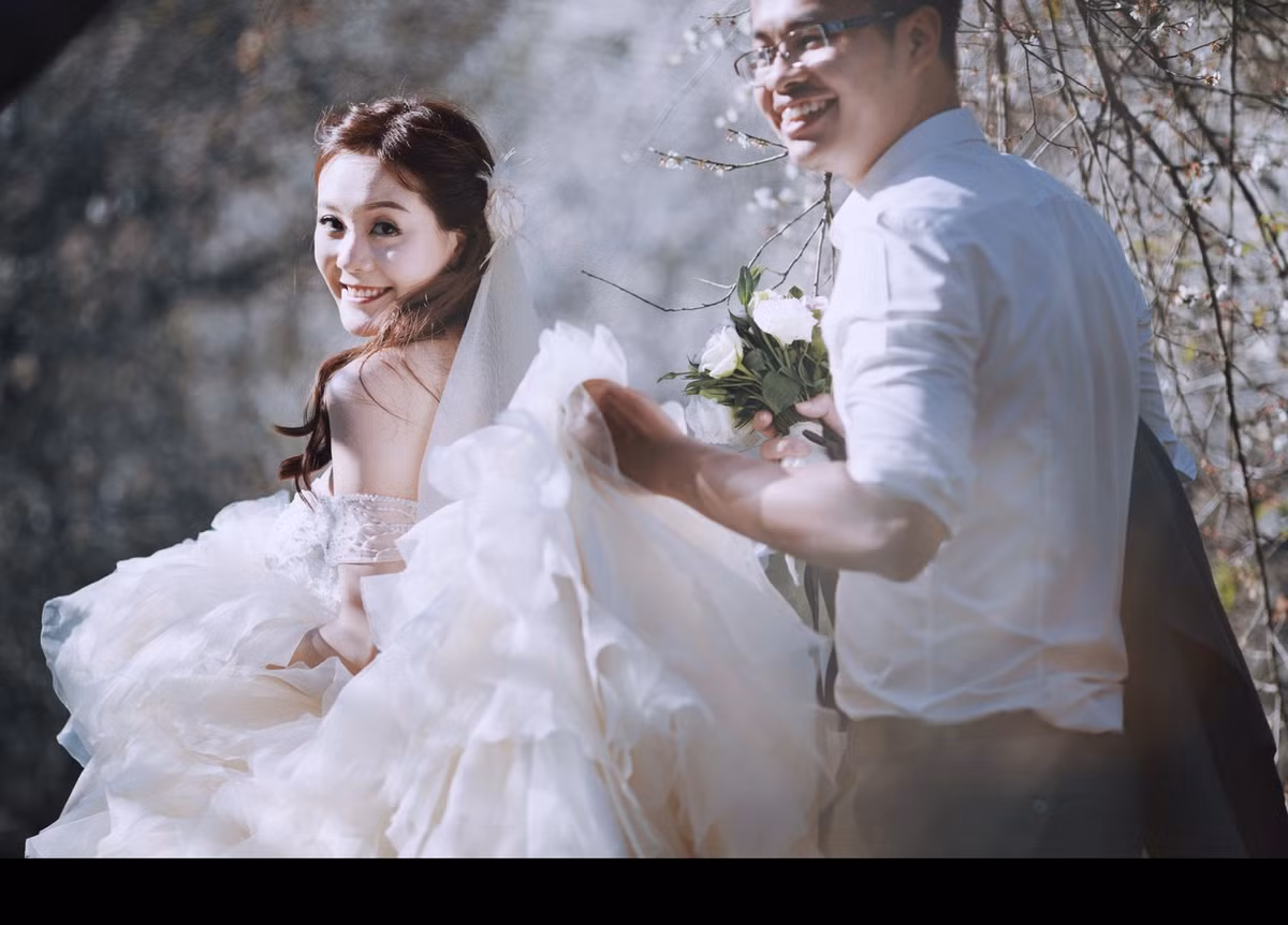 Luôn thể hiện rõ cá tính của mình trong công việc. Những bộ ảnh cưới của anh đều thực sự riêng biệt, tạo nên cái chất "gây nghiện" với nhiều người xem.