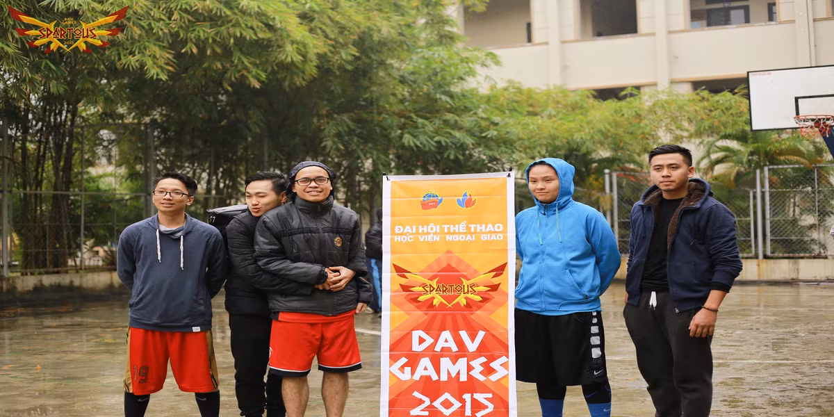Đến hẹn lại lên, hằng năm đều đặn trường Học viện Ngoại Giao đều tổ chức Đại hội thể thao cho sinh viên nhằm tạo ra môi trường lành mạnh để sinh viên rèn luyện thể chất, đồng thời giúp những nhà ngoại giao tương lai, những con người hội tụ trí và lực, tâm và tài có thể khẳng định bản sắc sinh viên.