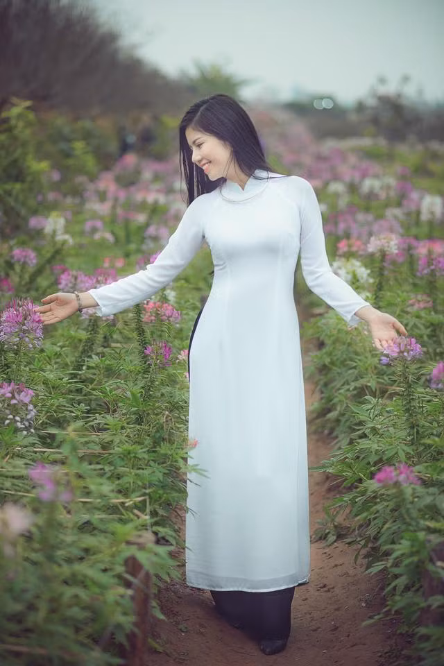 Cuộc sống của Ngọc Quỳnh hiện tại vẫn xoay quanh những chuyến bay, cô nàng luôn hết mình với công việc để tận hưởng và thoả mãn với ước mơ từ nhỏ của mình. Thời gian rảnh, Ngọc Quỳnh cũng rất thích chụp ảnh, tìm hiểu về thời trang, làm đẹp giống như bao cô gái khác.