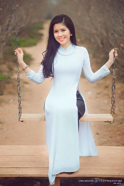 Được nhiều người khen ngợi về nhan sắc, Ngọc Quỳnh cảm thấy khá thích thú nhưng cô từ chối danh xưng "hot girl" mà nhiều bạn trẻ ưu ái dành tặng. Nữ tiếp viên hàng không xinh đẹp cho biết không có ý định tận dụng lợi thế có được để tham gia vào showbiz hoặc chuyển đổi công việc sang lĩnh vực nghệ thuật.