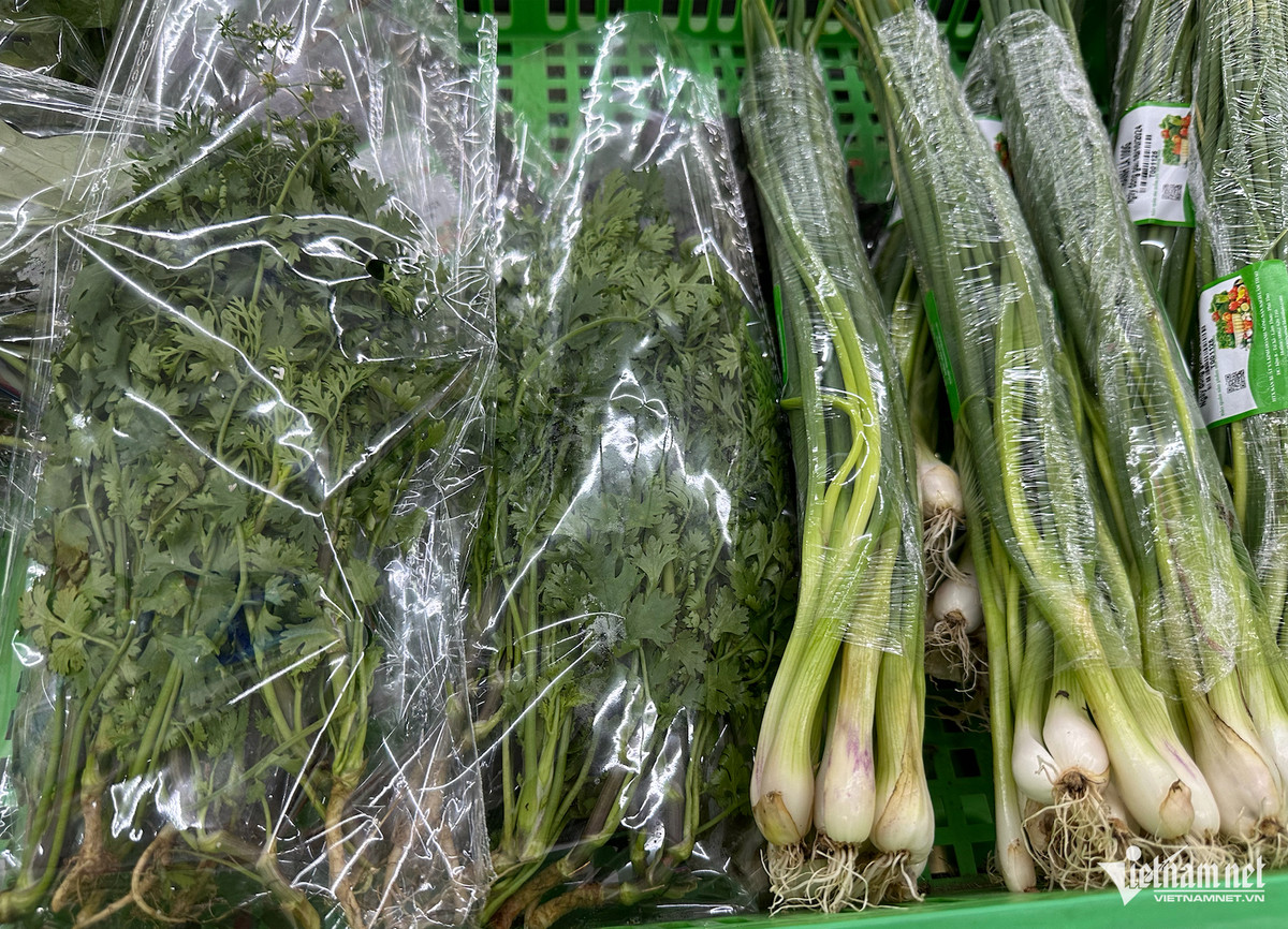Giá hành lá, rau mùi... cao chót vót vẫn khó mua vì khan hiếm Gia hanh la, rau mui... cao chot vot van kho mua vi khan hiem