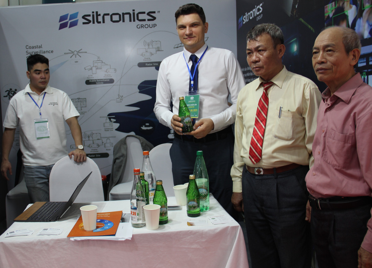 Trien lam quoc te lan thu 7 ve Dieu khien va Tu dong hoa-Hinh-16